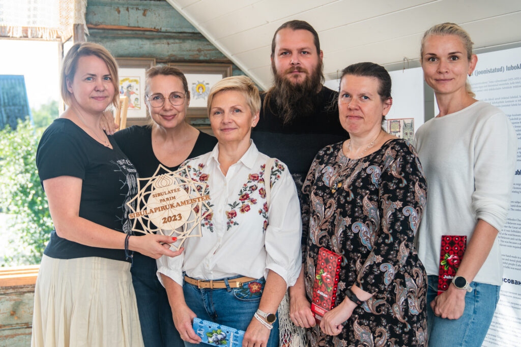 Grupifoto üritusel Sibulatee puhvetite päev, pildistas ürituste fotograaf Mailis Vahenurm
