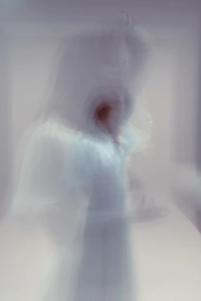 Pika säri näidisfotod naisest, pildistas fotograaf Mailis Vahenurm.