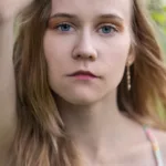 Portreefoto naisest, pildistas fotograaf Mailis Vahenurm.
